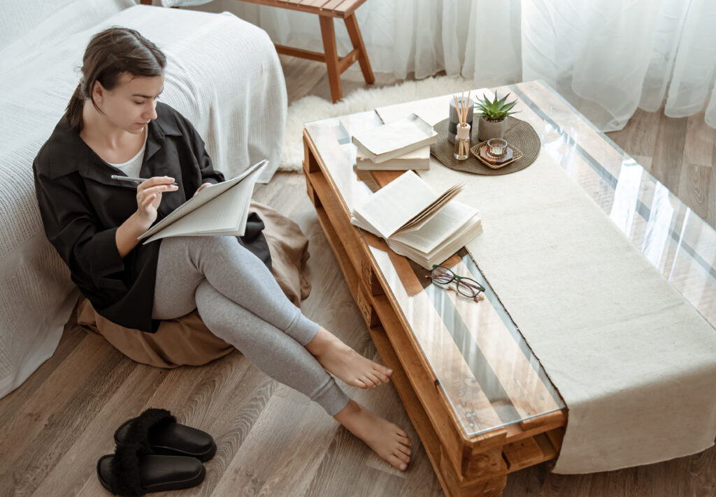 sedang melakukan slow living