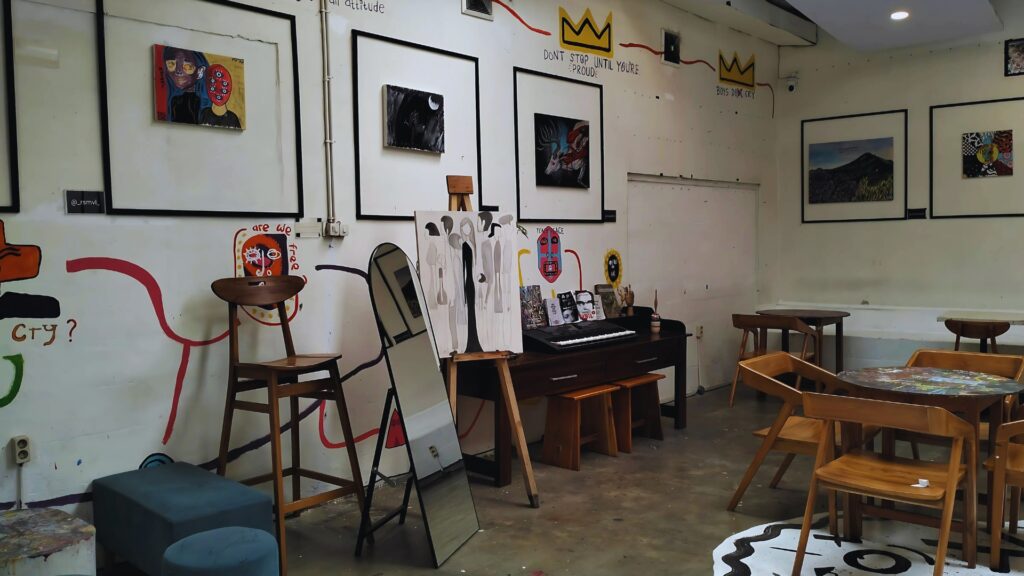 Lukisan Arthemis Coffee Malang, (Creartips).