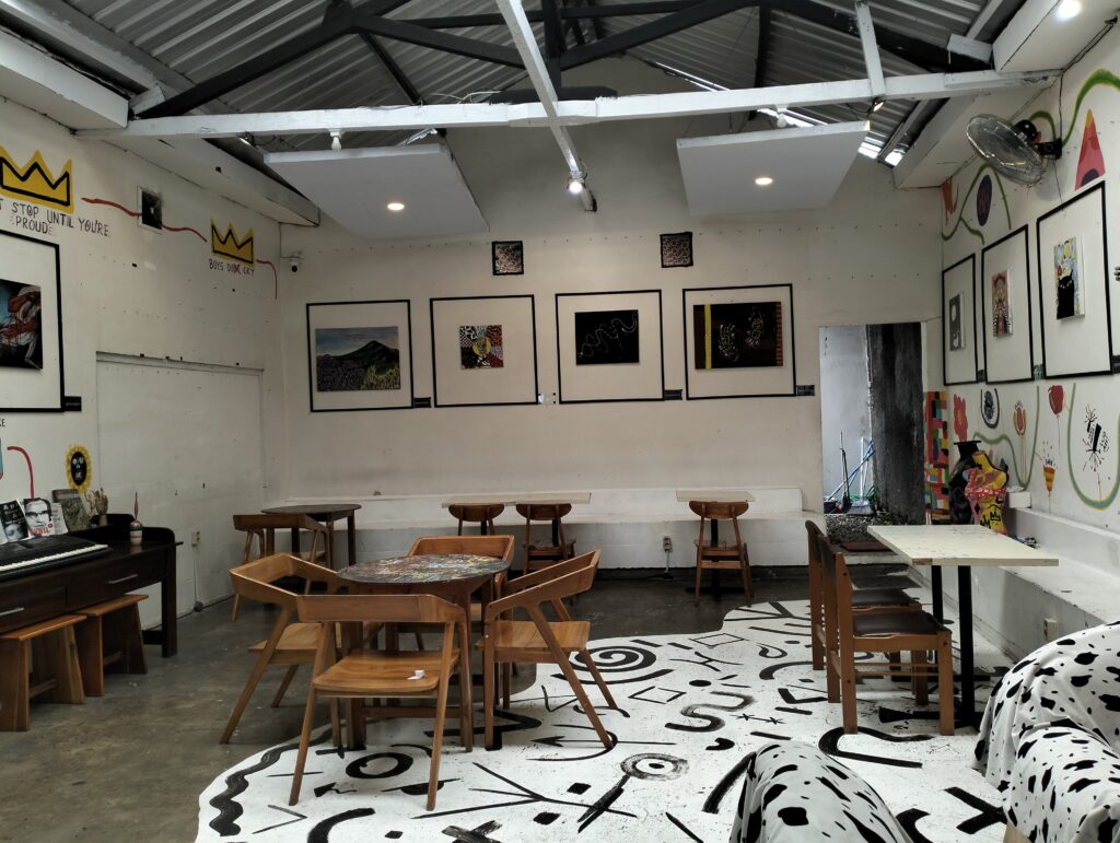 Interior Arthemis Coffee Malang, (Creartips).