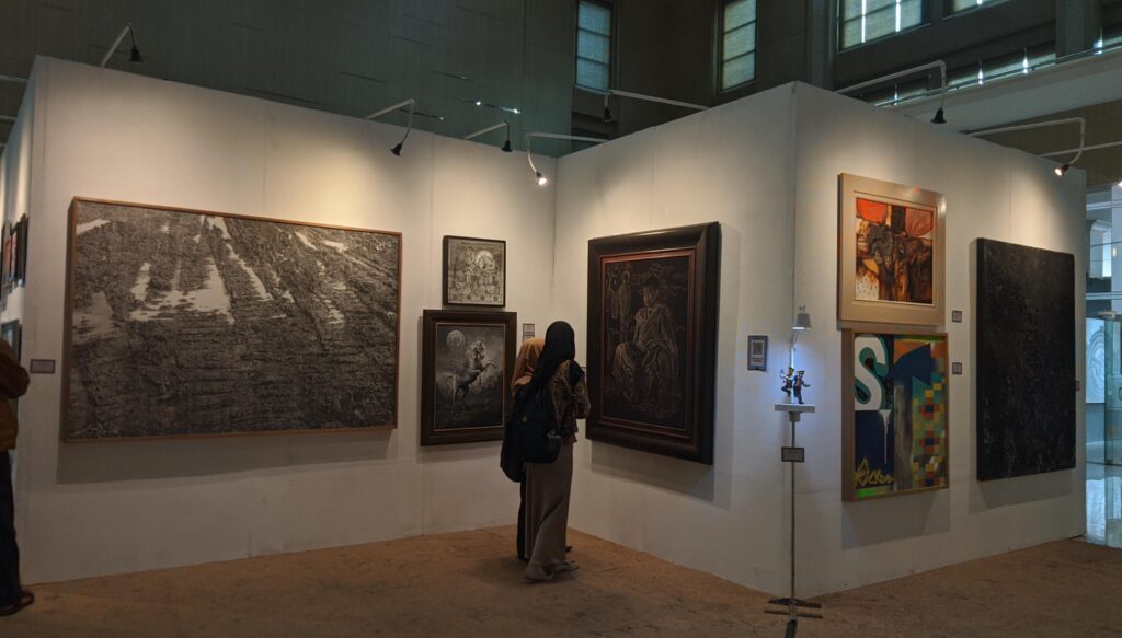 Kenduri Rupa, hasil kolaborasi antara Dinas Pariwisata Kota Batu dan Batu Art Collective. Menindaklanjuti rangkaian acara yang telah dimulai, panitia menggelar pameran selama tujuh hari, sejak 21 hingga 27 April 2025, di Graha Pancasila, Balai Kota Among Tani, Kota Batu.