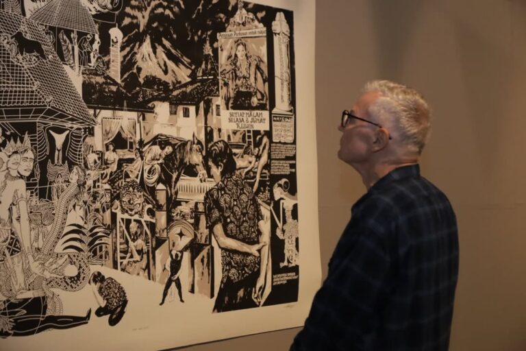 Pameran seni "Pasar Malam: Night Market"