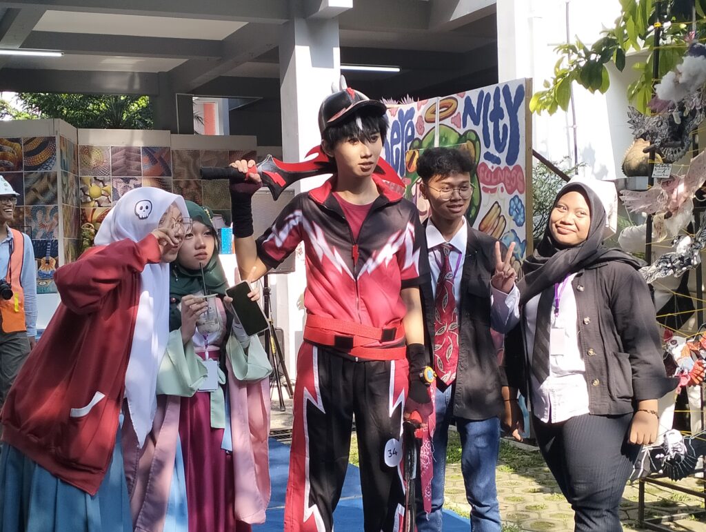 Cosplay festival di Teras Gedung D18, Fakultas Sastra, (Creartips).