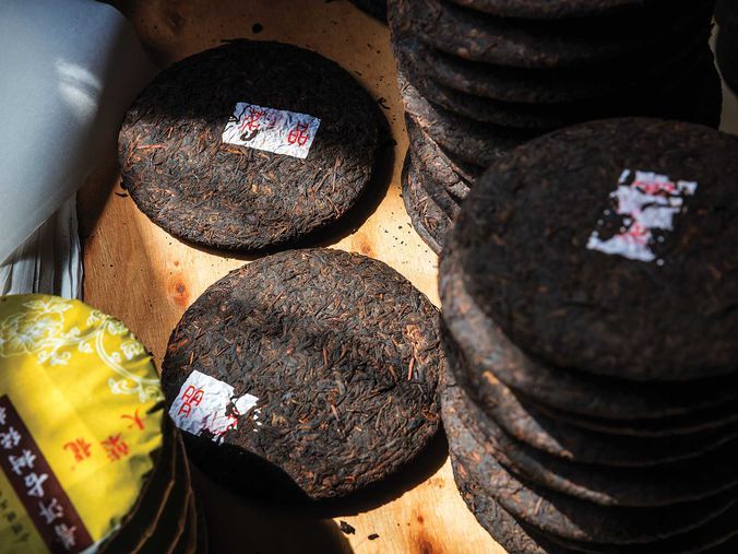 Bentuk teh pu-erh yang sudah difermentasi selama bertahun-tahun