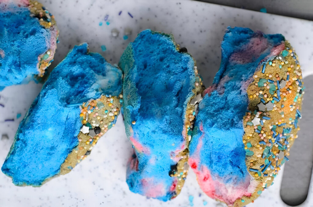Mau ngemil roti tapi takut berat badan naik? Tenang, sekarang ada solusi yang nggak cuma sehat tapi juga estetik, Cloud Bread. 