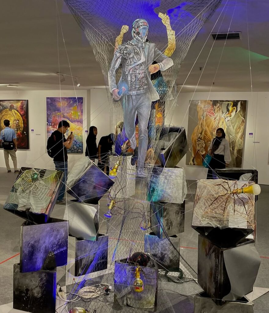 Patung di pameran contemporary Indonesian Artists, (instagram herdayuu).