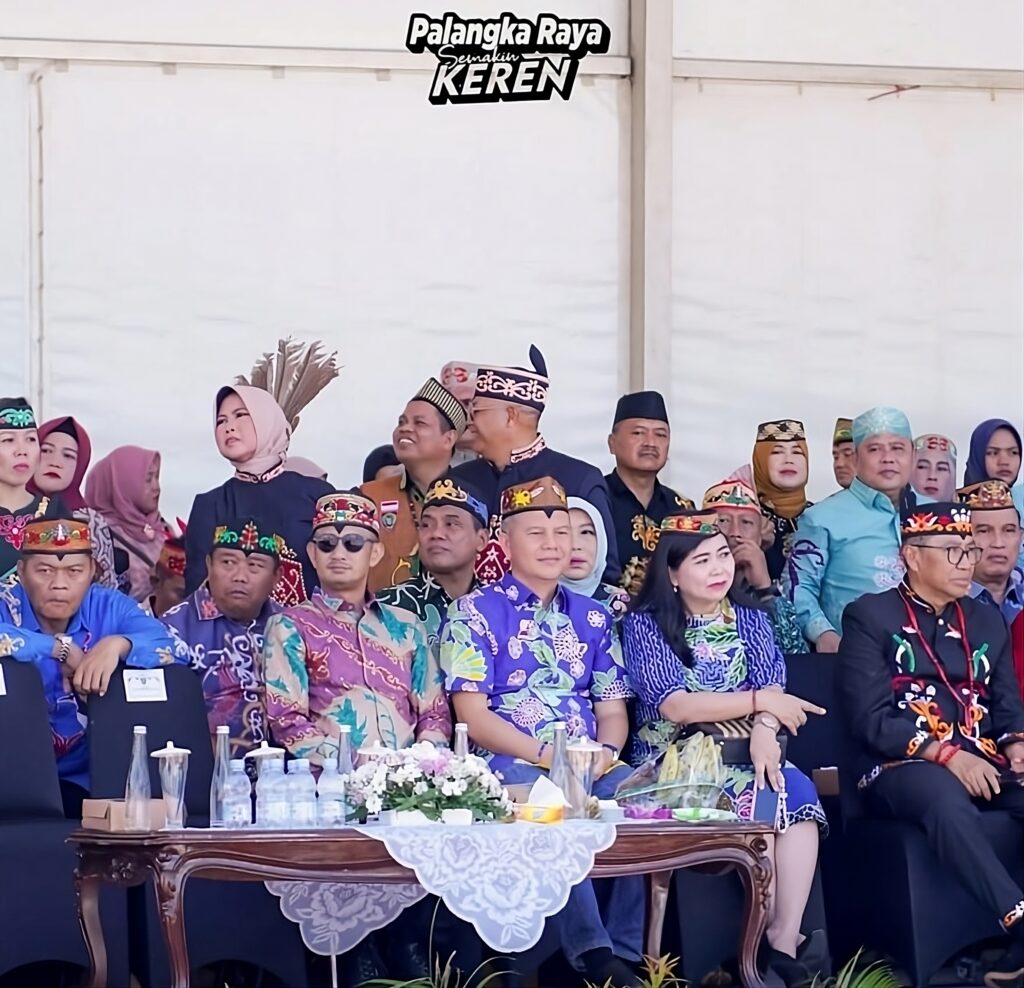 Para Tamu Undangan Menyaksikan Karnaval Budaya FBIM 2025