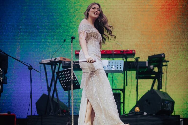 Penyanyi dan penulis lagu Raisa Andriana, (Raisa6690)