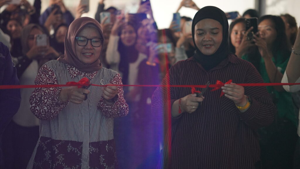 Peresmian acara KOMMAKSI 2025 oleh Dosen Ilmu Komunikasi di Plaza Begawan, (KOMMAKSI 2025).
