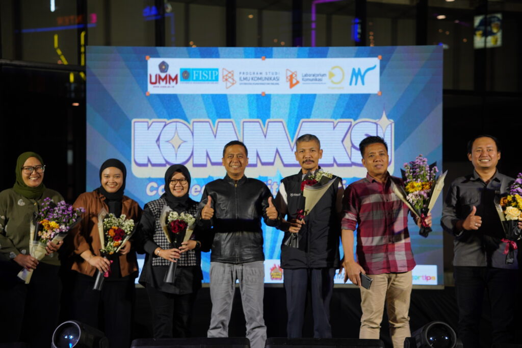 Foto Bersama Dosen Ilmu Komunikasi pada acara KOMMAKSI, Awarding Night, (KOMMAKSI 2025).