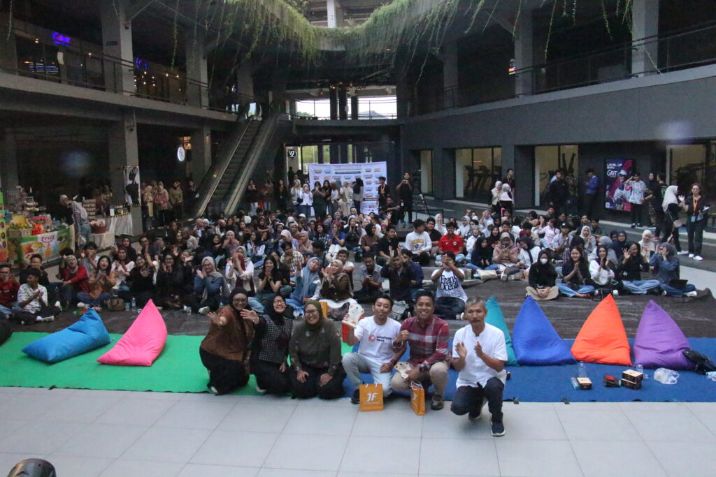 Sesi ComTalk pada Acara KOMMAKSI di Atrium Plaza Begawan, (KOMMAKSI 2025).